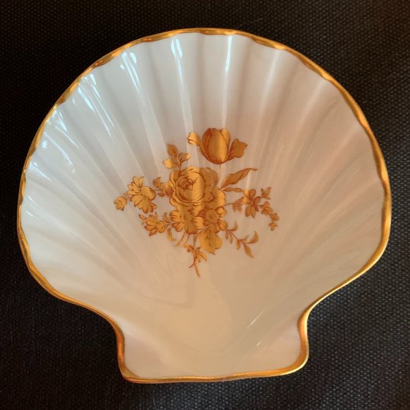 Beautiful shell shaped trinket dish made by Limoges France - Picture 1 of 4
